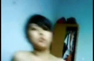 XXX Elegan dan cantik girl jepang hot brunette mengisap ayam