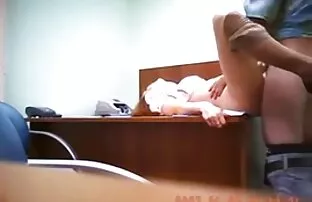 XXX Reina Mizuki berlutut untuk menghisap penis yang lezat dj hot jepang