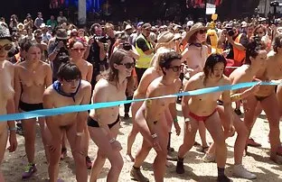 XXX Gadis cantik mom jepang sexy itu memiliki seks spontan untuk uang dengan manajer kredit.