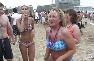 XXX Seorang wanita menakjubkan hot girl jepang dalam setelan latex, makan Dyke kapal selam nya.