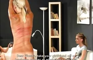 XXX Yang berambut merah melepas pakaian bigo live jepang hot dan bermain dengan vaginanya.